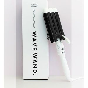 Bondi Boost triple barrel wave wand.